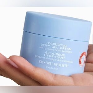 ⭐️ First Aid Beauty Hydrating Gel Cream